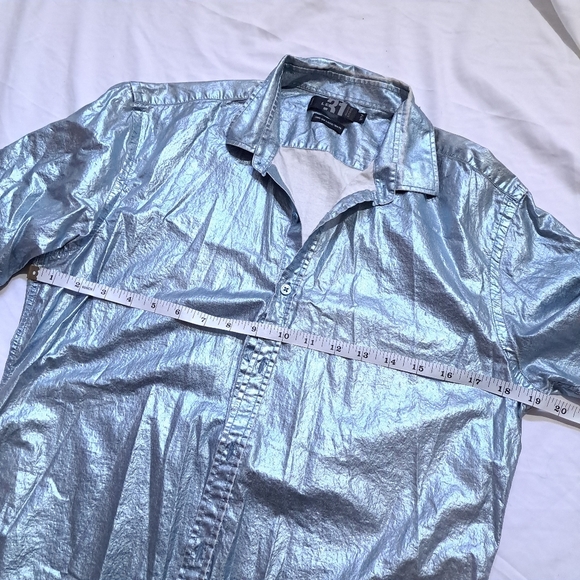 LE 31 | simons metallic blue women's short sleeve button up shirt - Picture 8 of 10